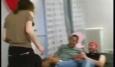 Die spektakuläre Herrin Liza Del Sierra spielt mit geile private hausfrauen dem Schwanz eines abgebundenen Mannes