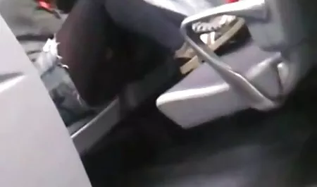Fick deutsche hausfrauen pornofilme eine nackte junge Dame in einem Auto mit voller Geschwindigkeit