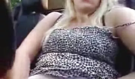 Erregung nackte junge hausfrauen Lucy Love während der Demonstration
