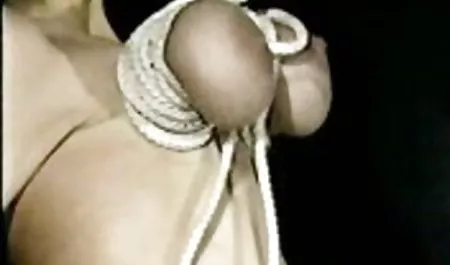 Gehüteter Raum mit einem Loch zum Saugen geile hausfrauen bumsen