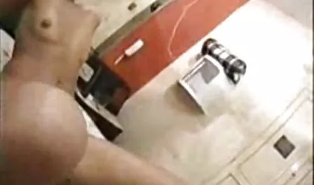Ein findiger Zwerg hat es mit einem Pornoagenten zu tun geile hausfrauen beim sex und fickt ein naives Mädel