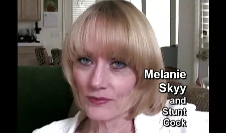 Debbie White auf dem Tisch bei ihrem nackte hausfrauen gratis Afroamerikanerliebhaber