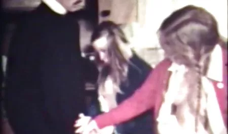 Ein harter Kerl steckt eine junge Hure in den Arsch reife sexy hausfrauen
