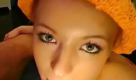 Vollbusige Spiele einer weißen Brünette geile hausfrauen sex