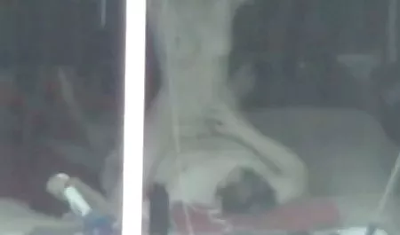 Trinity riss die Metiska an hausfrauen chat allen Stellen auf