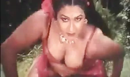 Mutter lehrt Tochter, mit einem Freund hausfrauen sexchat zu saugen und zu ficken