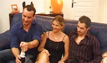 Shmara mit einer guten Figur kam, um einen Job zu xhamster deutsche hausfrauen bekommen
