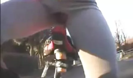 Fette Schlampe hausfrauen webcam in einem Lederkorsett