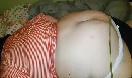 Geschäftsmann, der Spaß mit einer verklemmten Hündin hat geile hausfrau sucht sex